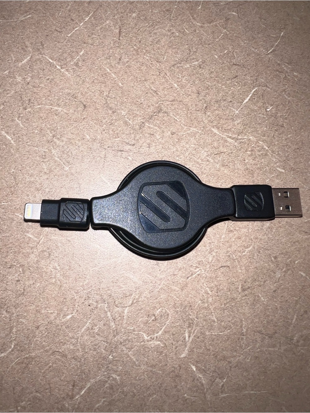 Retractable iPhone Lightning Charging Cable - Scosche